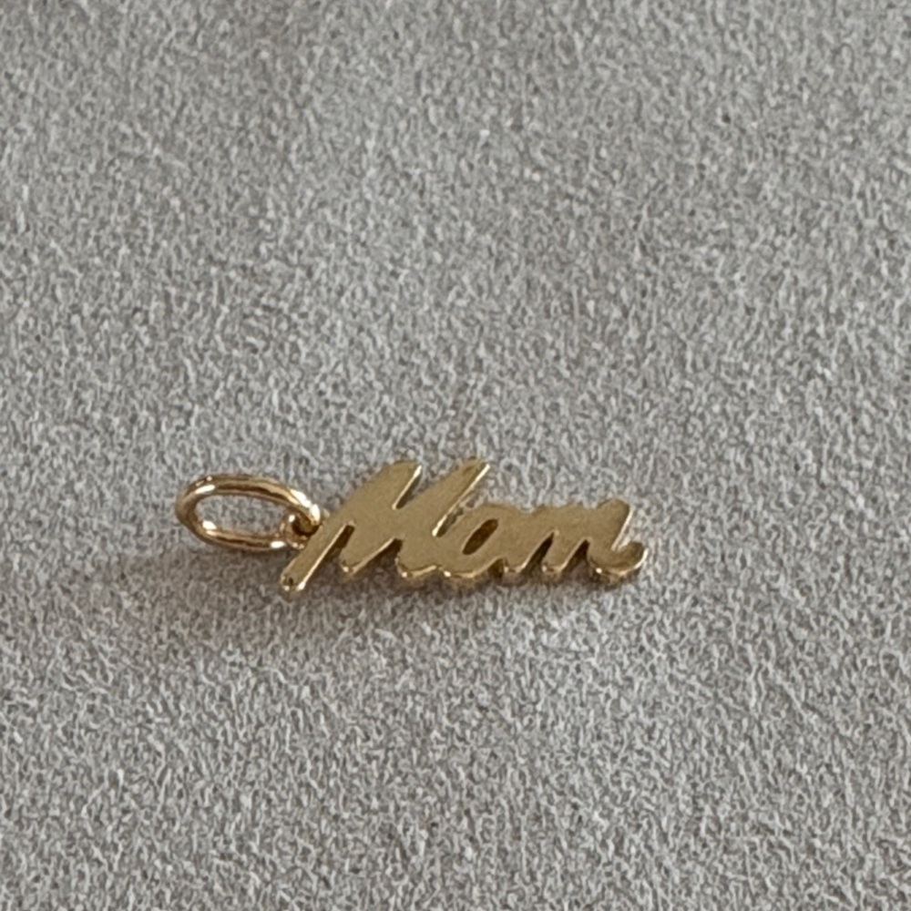 Gold 'Mom' Script Pendant Charm 18K GOLD VERMEIL